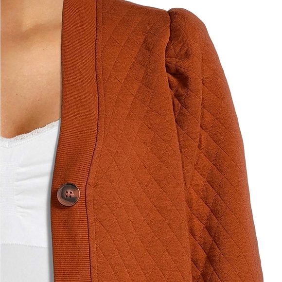 NWT Women’s Quilted Button Top - Picture 2 of 5